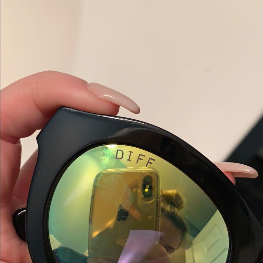 DIFF sunglasses - Picture 2 of 3